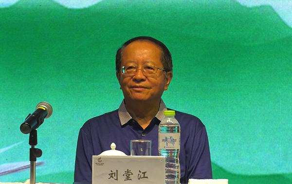 中国教育学会常务副会长刘堂江在开班仪式上致辞