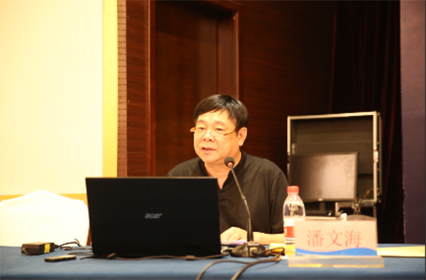中国书协分党组成员、副秘书长潘文海对中国书协展览评审机制的改革与实践作详细介绍