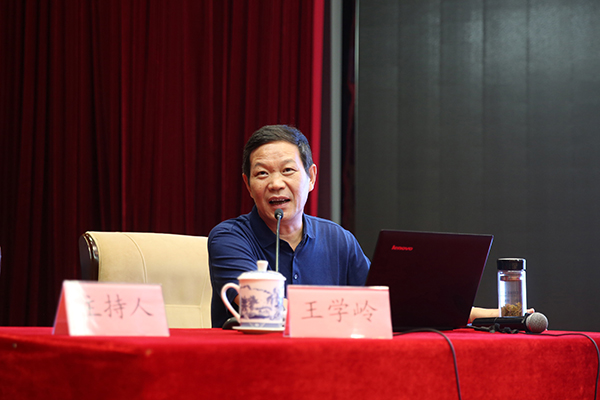 中国书协理事、行书委员会副主任王学岭点评学员作品