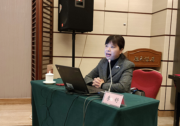 中国传媒大学传播研究院院长、博士生导师李舒作题为《移动互联背景下的新闻写作》讲座