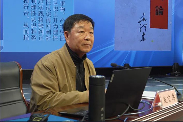 篆刻委员会秘书长刘洪洋从参展作品分析、探讨篆刻艺术创作的瓶颈与突破